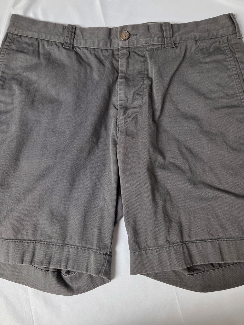 J. Crew Men’s Slate Gray Flat-Front Shorts Flex 34W